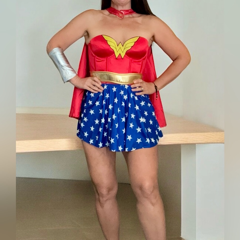 DC Comic Wonder Woman Costume size medium